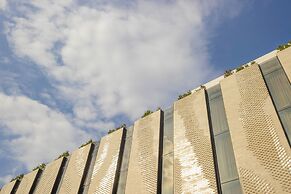 The Gravitique Hotel Khaosan