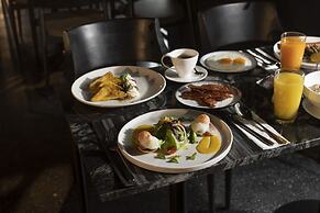 The Gravitique Hotel Khaosan