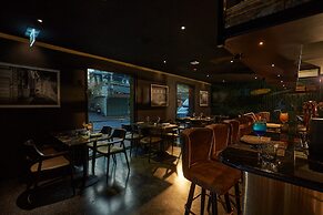 The Gravitique Hotel Khaosan