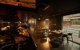 The Gravitique Hotel Khaosan