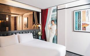 The Gravitique Hotel Khaosan
