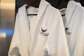 The Gravitique Hotel Khaosan