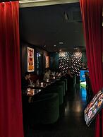 The Gravitique Hotel Khaosan