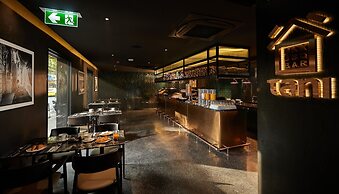 The Gravitique Hotel Khaosan