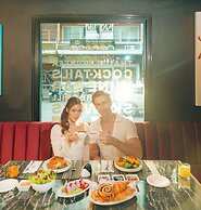 The Gravitique Hotel Khaosan