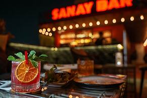 The Gravitique Hotel Khaosan