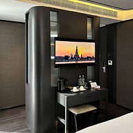 The Gravitique Hotel Khaosan