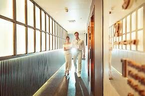 The Gravitique Hotel Khaosan