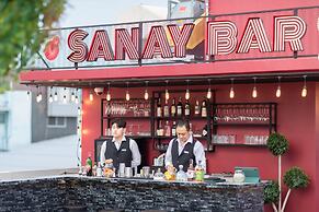 The Gravitique Hotel Khaosan