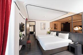 The Gravitique Hotel Khaosan