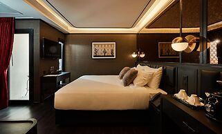 The Gravitique Hotel Khaosan