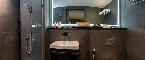 The Gravitique Hotel Khaosan