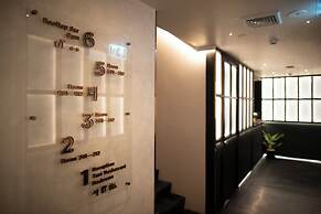 The Gravitique Hotel Khaosan