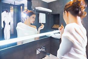 The Gravitique Hotel Khaosan