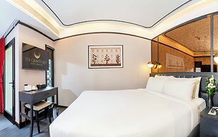 The Gravitique Hotel Khaosan