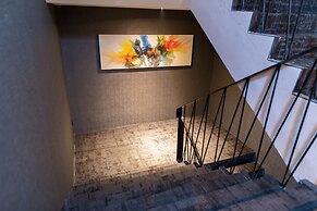 The Gravitique Hotel Khaosan