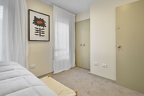 Super Chic Apt nr Albany Mall - Carpark