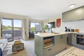 Super Chic Apt nr Albany Mall - Carpark