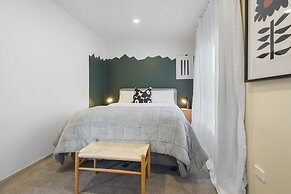 Super Chic Apt nr Albany Mall - Carpark