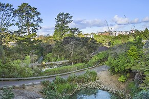 Super Chic Apt nr Albany Mall - Carpark