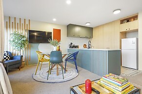 Super Chic Apt nr Albany Mall - Carpark