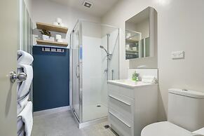 Super Chic Apt nr Albany Mall - Carpark