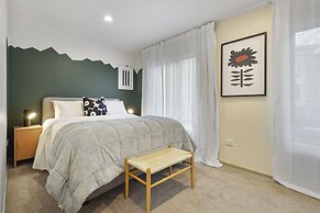 Super Chic Apt nr Albany Mall - Carpark