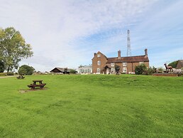 Far Coley Farm & Log Cabin