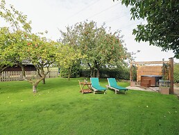 Far Coley Farm & Log Cabin