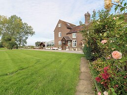 Far Coley Farm & Log Cabin