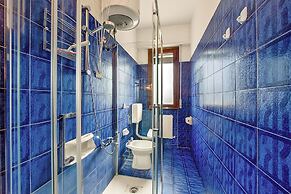 Edera With Balcony Few Steps From Sea