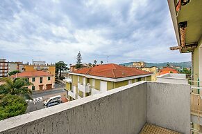 Edera With Balcony Few Steps From Sea
