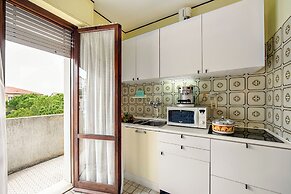 Edera With Balcony Few Steps From Sea