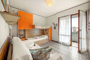 Edera With Balcony Few Steps From Sea