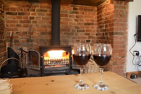 1 Tunns Cottages, Rushmere, nr Beccles