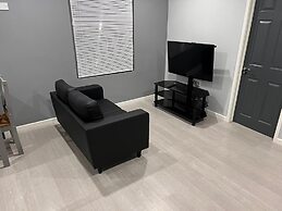 Luxury Apartment - Free Wi-fi & Parking NO Deposit