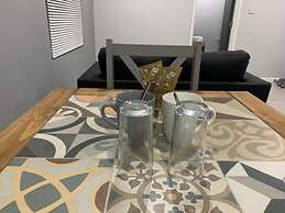 Luxury Apartment - Free Wi-fi & Parking NO Deposit