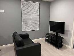 Luxury Apartment - Free Wi-fi & Parking NO Deposit