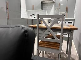 Luxury Apartment - Free Wi-fi & Parking NO Deposit