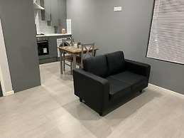 Luxury Apartment - Free Wi-fi & Parking NO Deposit