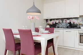 Apartment With Balcony Wolska by Renters