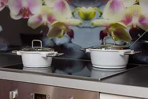 Apartment With Balcony Wolska by Renters