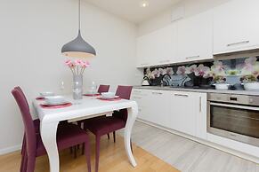 Apartment With Balcony Wolska by Renters
