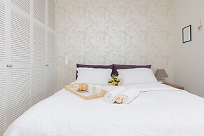 Apartment With Balcony Wolska by Renters