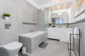 Apartment With Balcony Wolska by Renters