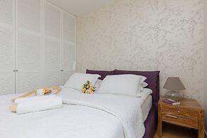 Apartment With Balcony Wolska by Renters