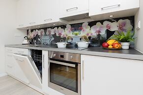 Apartment With Balcony Wolska by Renters