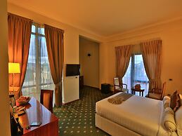 Kenenisa.. Oasis International Hotel