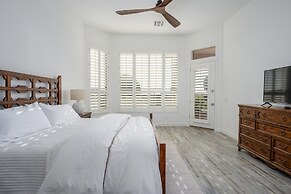 Casa Highland 3 Bedroom Home by RedAwning