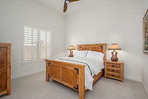 Casa Highland 3 Bedroom Home by RedAwning